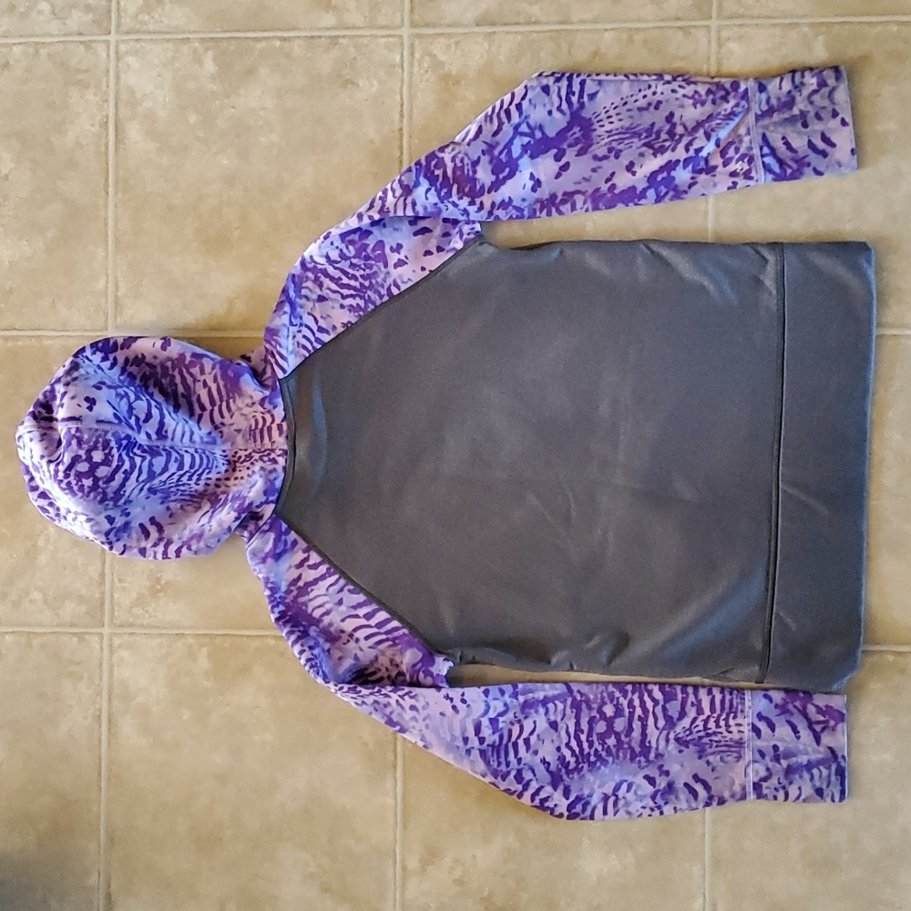 Girls Under Armour Sweatshirt. - Picture 5 of 5